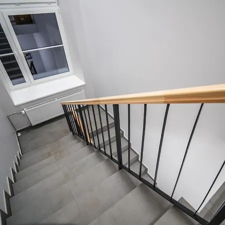 Airport-bus - 13 North - 2 Korter *